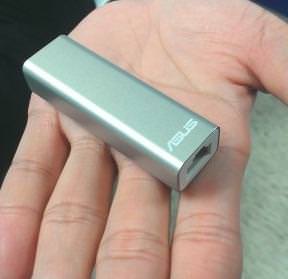 WL 330 NUS é portátil como um pen drive e vai servir para compartilhar redes ethernet apenas com um plug