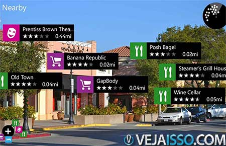 Um dos exemplos mais utilizados de realidade aumentado é o uso de geoposicionamento para dar localização de lojas e atrações turísticas em apps como mTrip