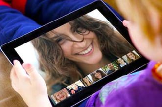 Fazer videoconferência usando o Hangout do Google é muito fácil, pratico para ver os amigos, familiares, fazer reuniões e trabalhar online no PC, celular ou tablet
