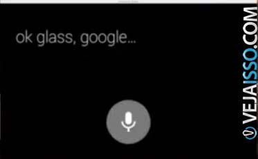 Tela do Google Glass enquanto ele está te ouvindo mostrando o microfone vibrando